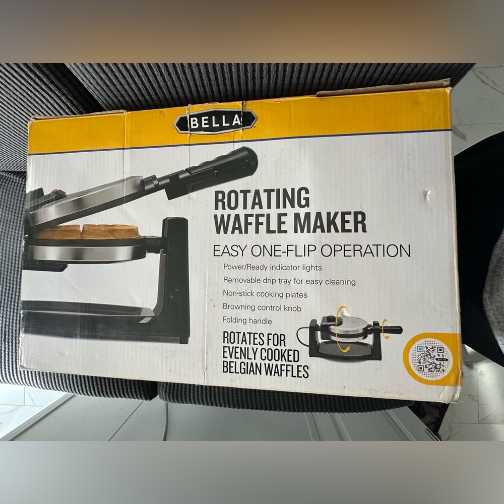 Bella - Nonstick Rotating Belgian Waffle Maker NEW